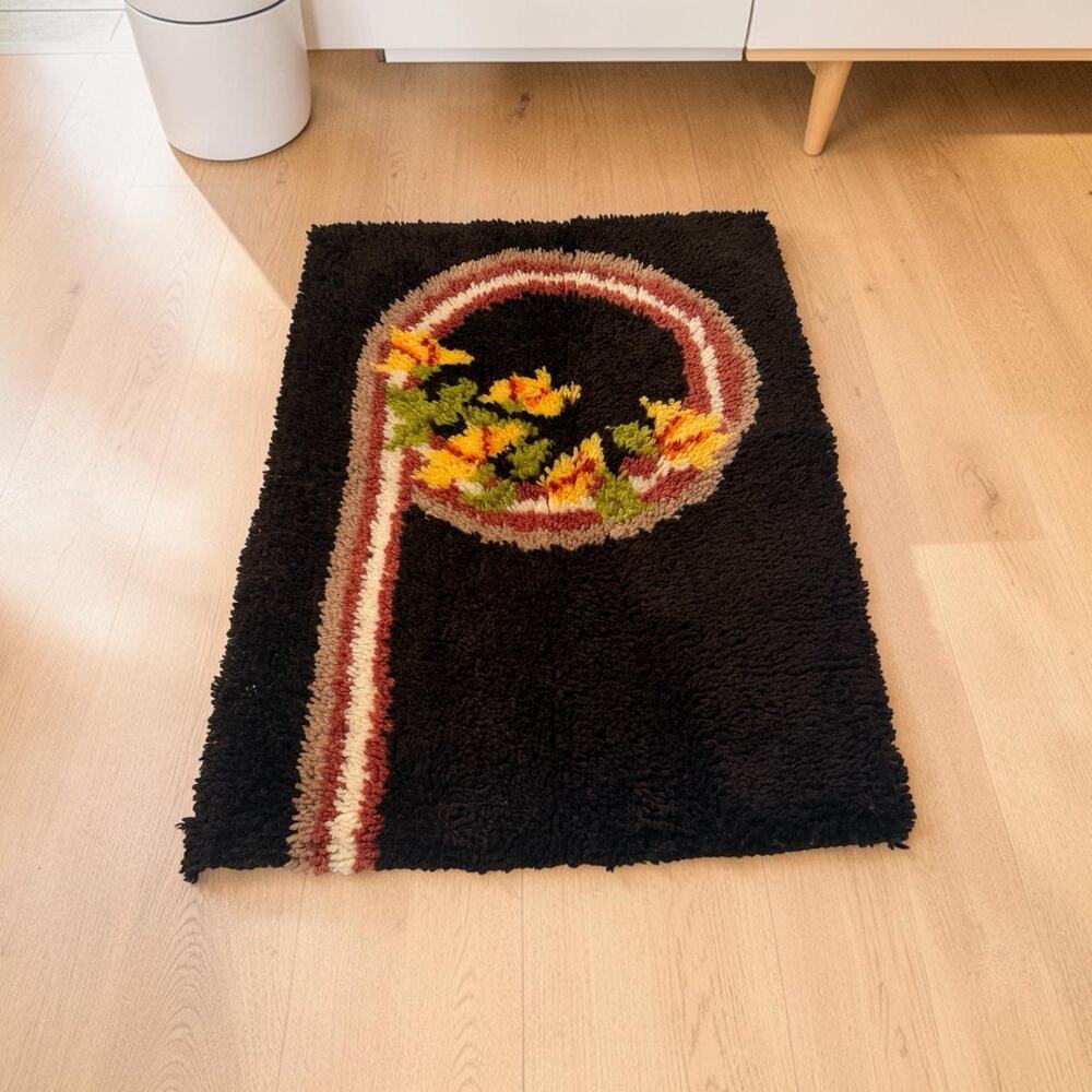 Vintage MCM Latch Hook Rug Wall Tapestry 70s Mid Century Modern Flowers 3803/C